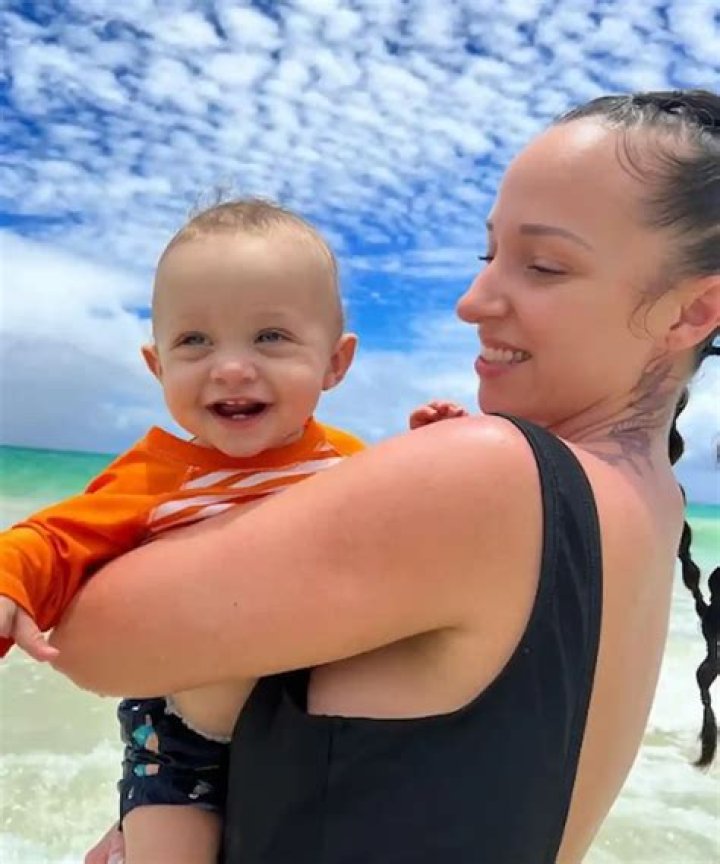 Does she have kids with husband Jay?