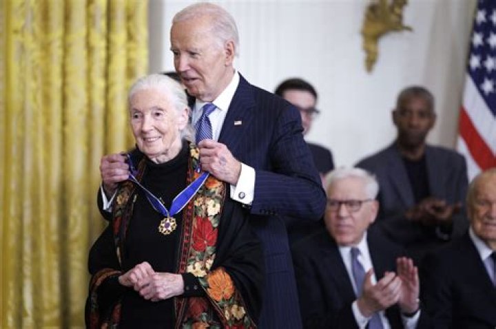 Ellen DeGeneres tears up after receiving Presidential Medal of Freedom