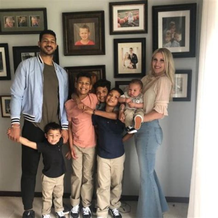 Logan Thomas family, wife, children, parents, siblings