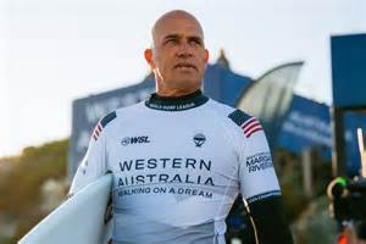 Meet twin sister Kelly Slater