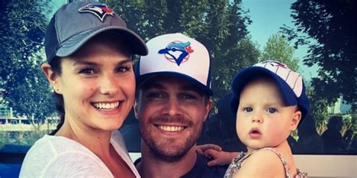 Stephen Amell Siblings: Meet His Brother, Robbie Amell