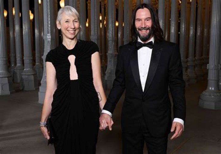 Uncovering The Enduring Allure Of Keanu Reeves With Short Hair